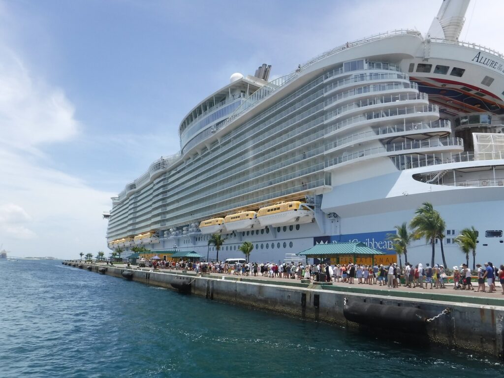 Kreuzfahrtschiff 'Explorer of the Seas' gerät in schweren Sturm vor Teneriffa auf dein-schlauchboot-kaufen.de