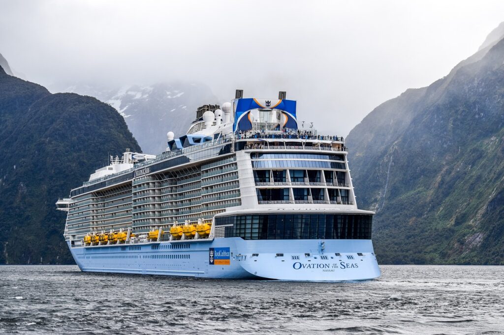 Kreuzfahrtschiff 'Explorer of the Seas' gerät in schweren Sturm vor Teneriffa auf dein-schlauchboot-kaufen.de